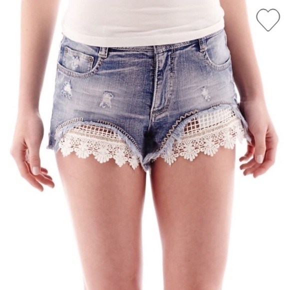 CROCHET trim high waisted jean shorts Jr size 3 - Picture 5 of 6